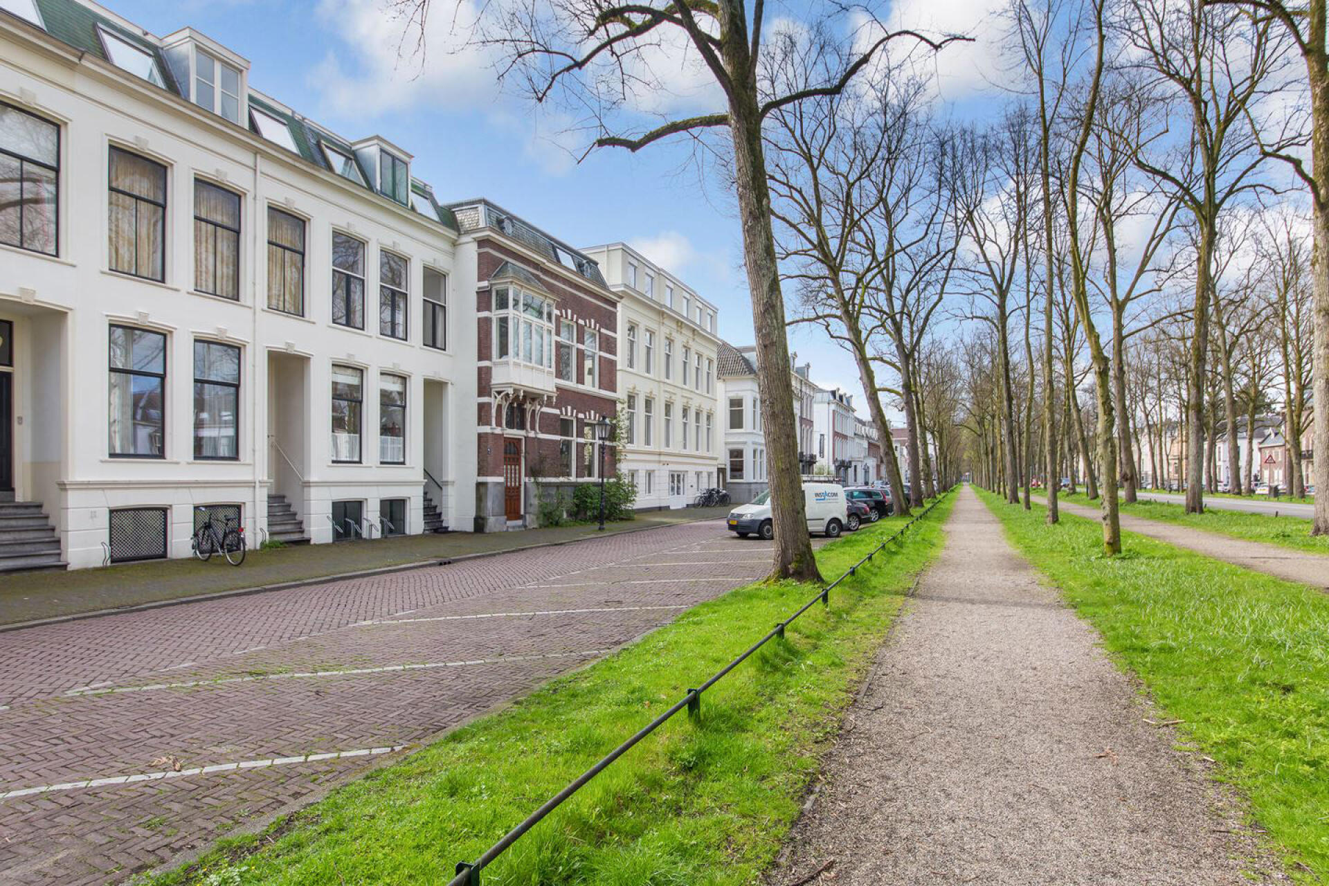 HET FLUWELEN HANDVAT